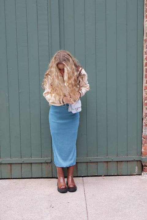 Ribbed blue skirt