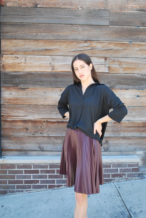 Paris pleat skirt in maroon