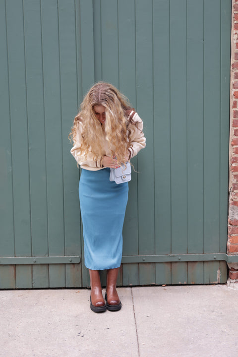 Ribbed blue skirt